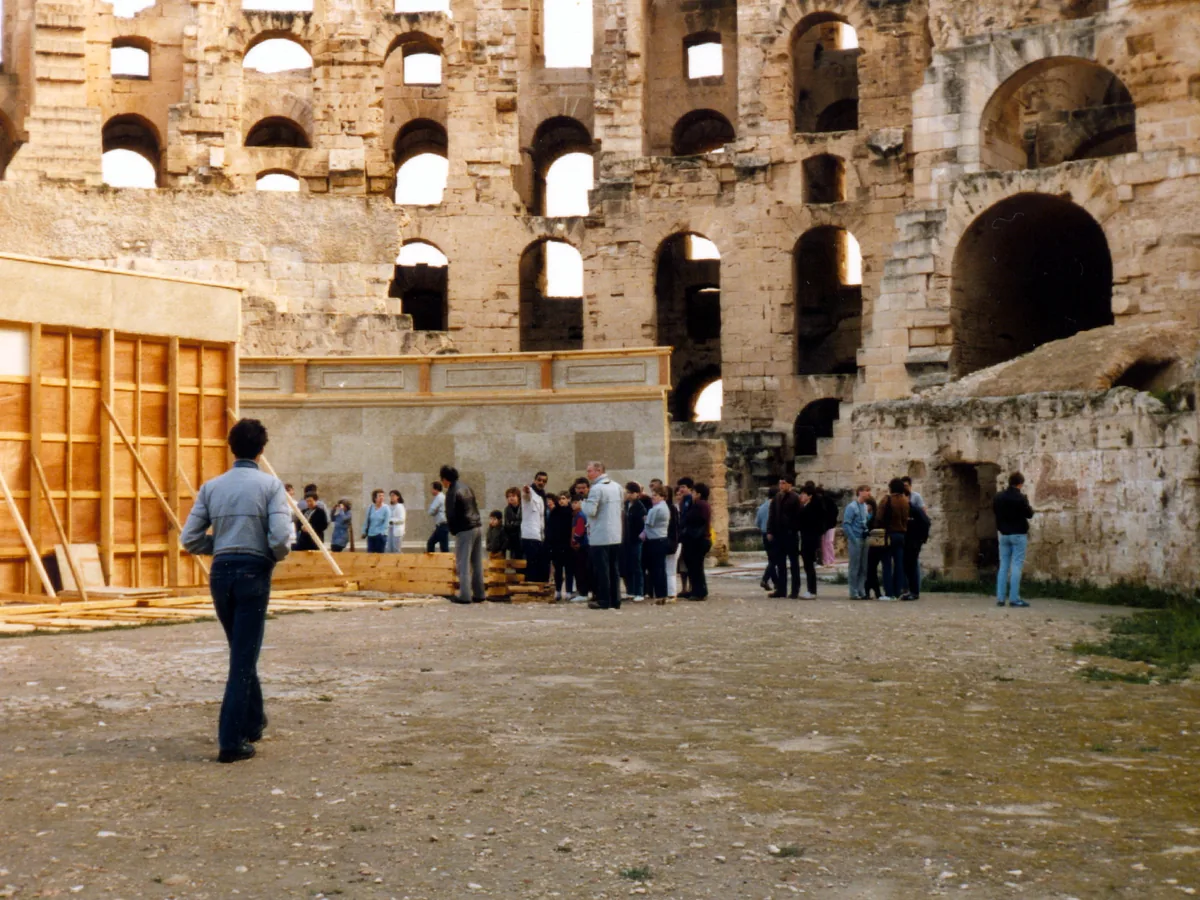 The arcades of arches on the exterior of the El Jem amphitheatre